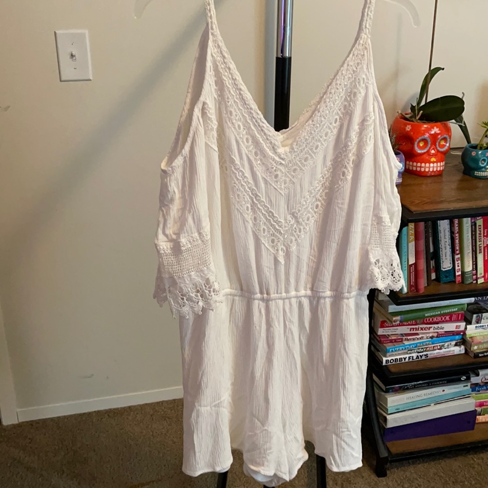White lace romper, size xl